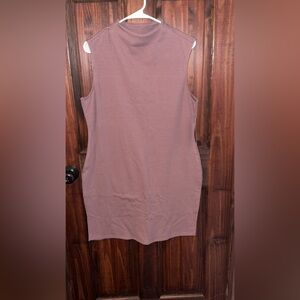 Chic Sleeveless Dress in Mauve